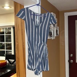 Hollister women’s romper size small